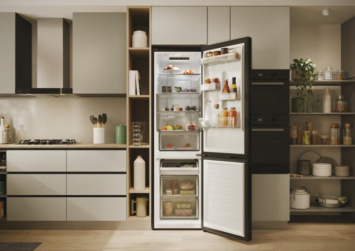 Candy Freestanding fridge freezer 279 L Stainless steel CNCQ2T518EX