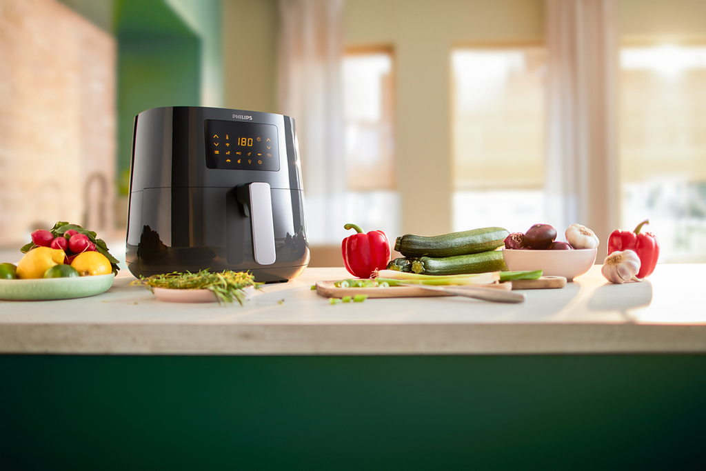 PHILIPS AIR FRYER TASTING FOOD WITH 90% LESS FAT
