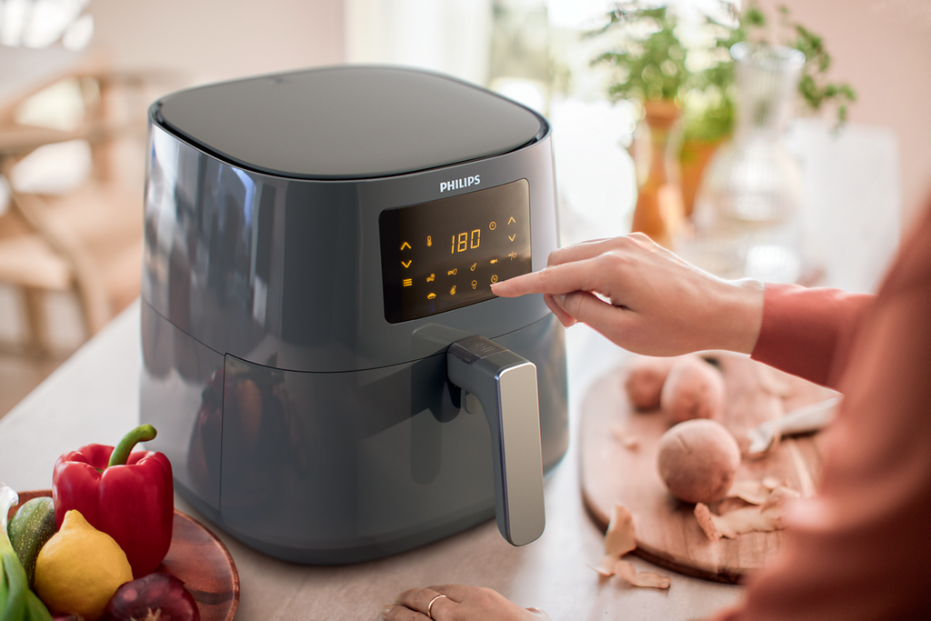 PHILIPS AIR FRYER TASTING FOOD WITH 90% LESS FAT