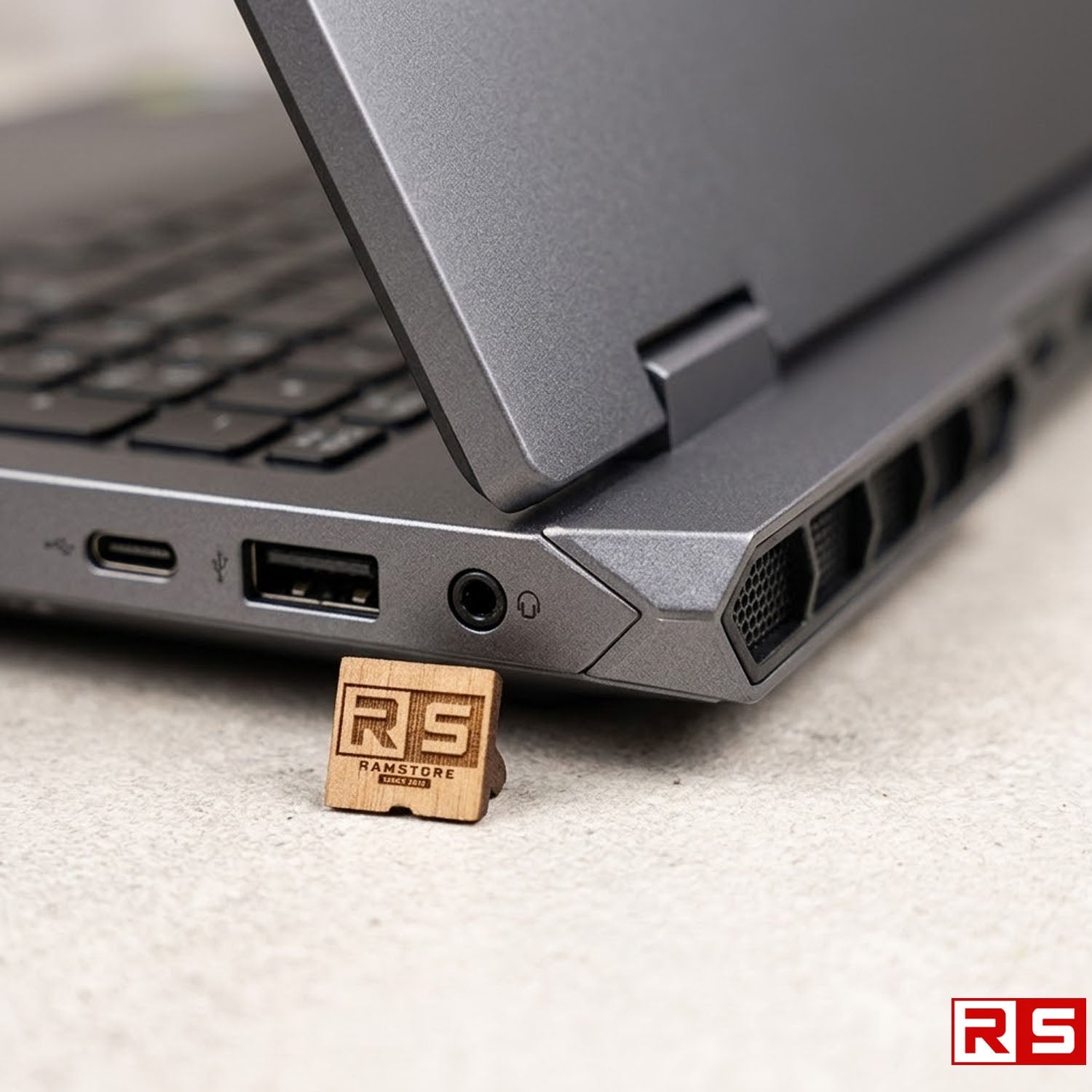 LPR Laptop Lenovo LOQ 15.3" WUXGA 165Hz, Core Ultra 7 356, 16GB, 512GB SSD, RTX 5060