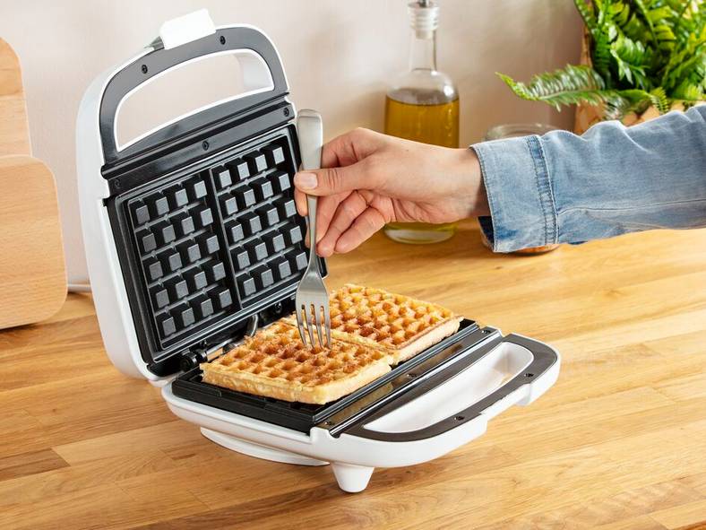 MOULINEX WAFFLE MAKER NEW WAFFLE TIME WJ170112