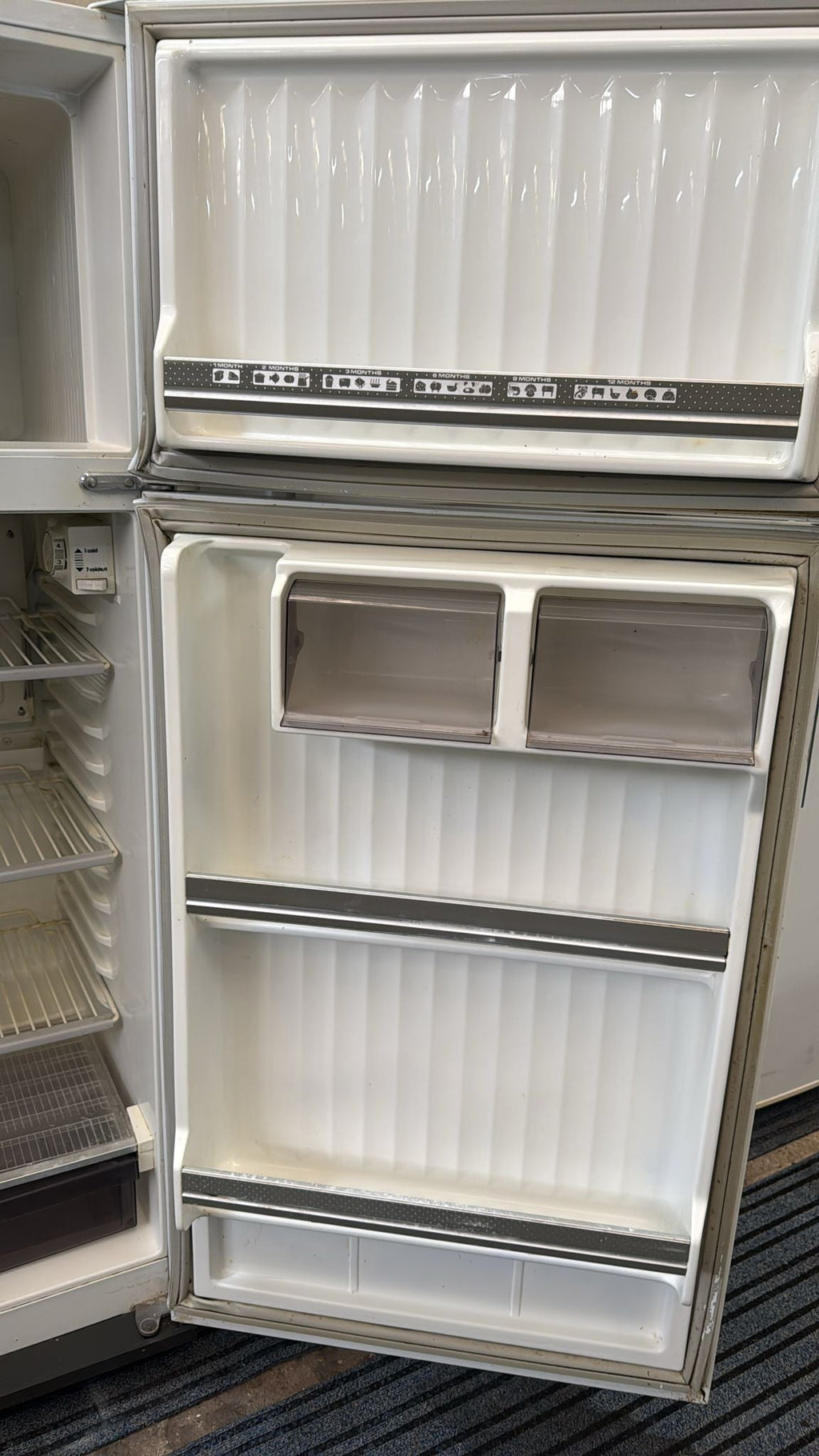 IGNIS REFRIGERATOR TOP MOUNT 370L RHF450X