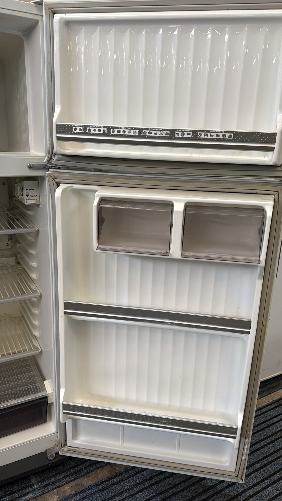 IGNIS REFRIGERATOR TOP MOUNT 370L RHF450X